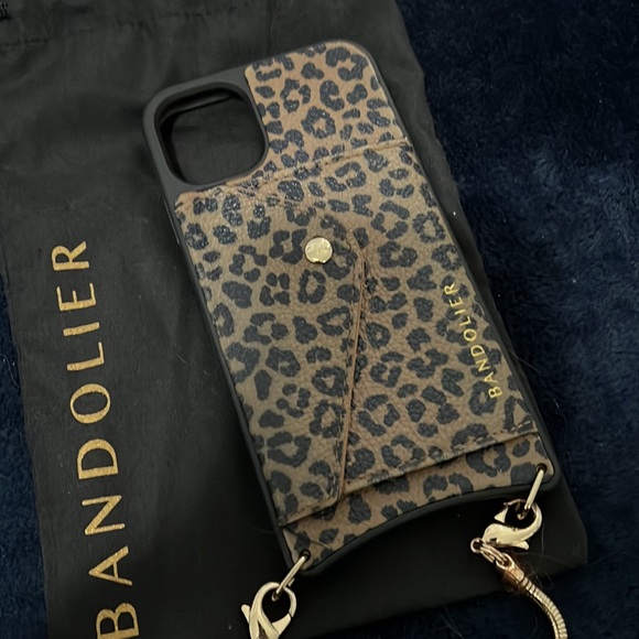 Bandolier leopard iPhone 11 case with air-pod pro case - Picture 2 of 5